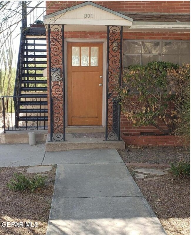 Building Photo - 904 W Yandell Dr