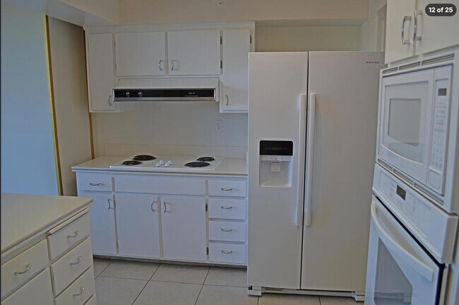 Building Photo - 910 Island Dr