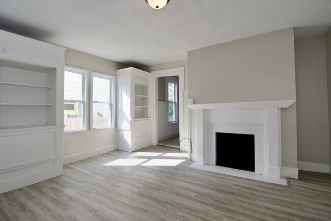 Building Photo - 58 Howes St