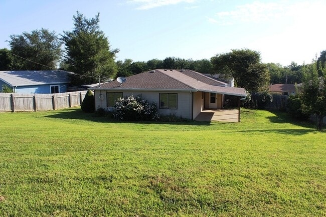 Building Photo - Huge Backyard - Close to Ft. Riley!