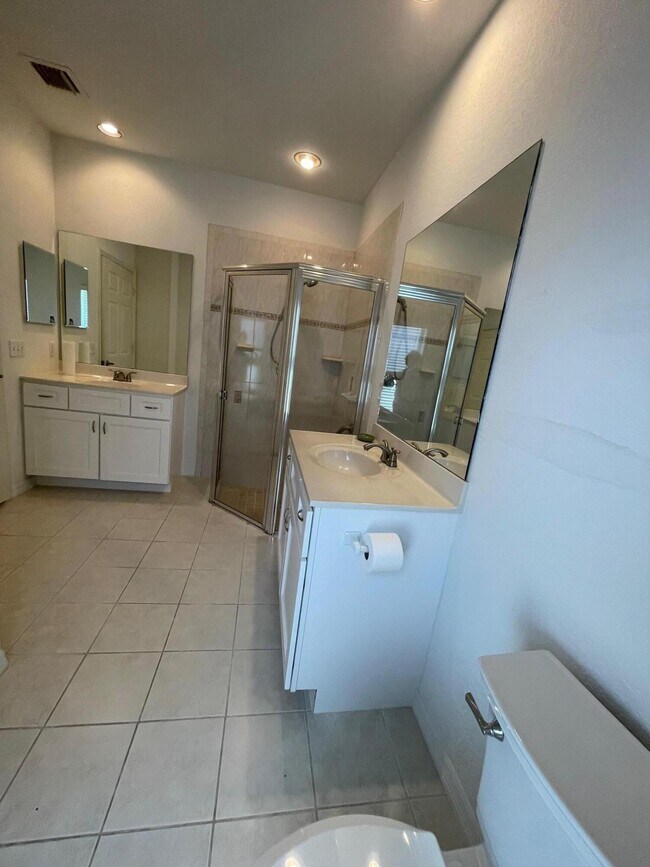 Building Photo - 1833 Pelican Dr