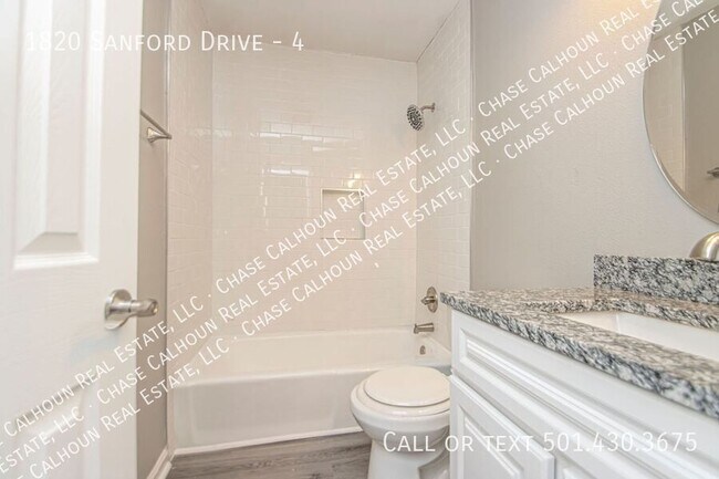 Building Photo - 1820 Sanford Dr