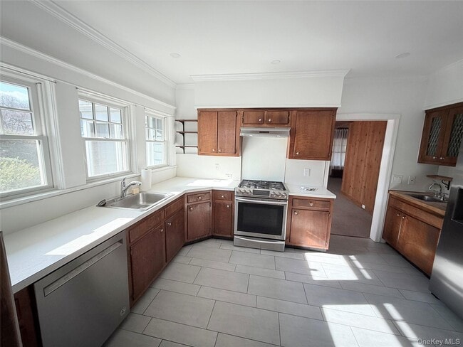 Building Photo - 34 Maple Ave