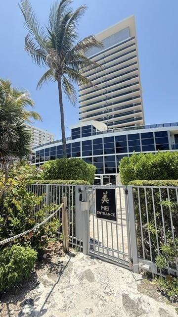 Building Photo - 5875 Collins Ave