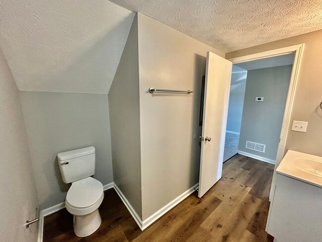 Building Photo - Modern 3BR Apartment in Richmond