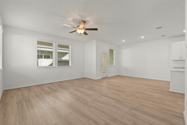 Building Photo - 702 Sand Dollar Dr