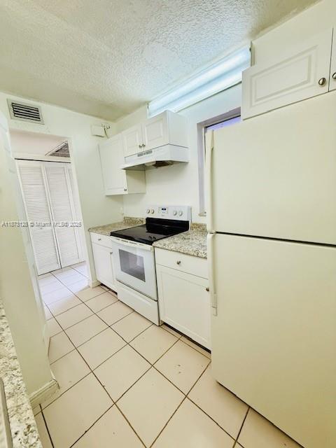 Building Photo - 10173 Twin Lakes Dr