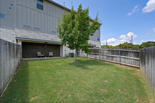 Building Photo - 205 Birch Oak Ln