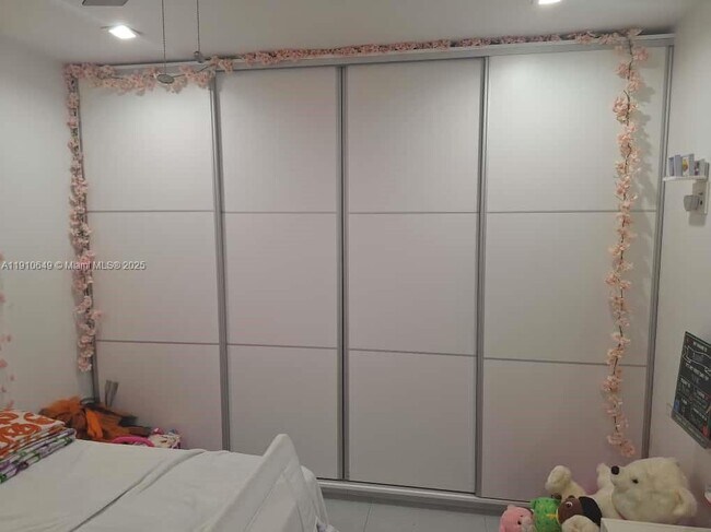 Building Photo - 13437 SW 44th Ln