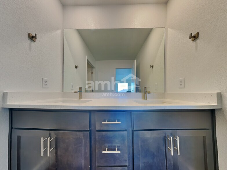 Building Photo - 14881 W 82nd Ave