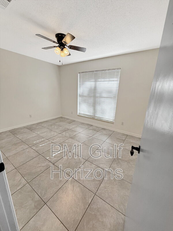 Building Photo - 6929 Summit Way