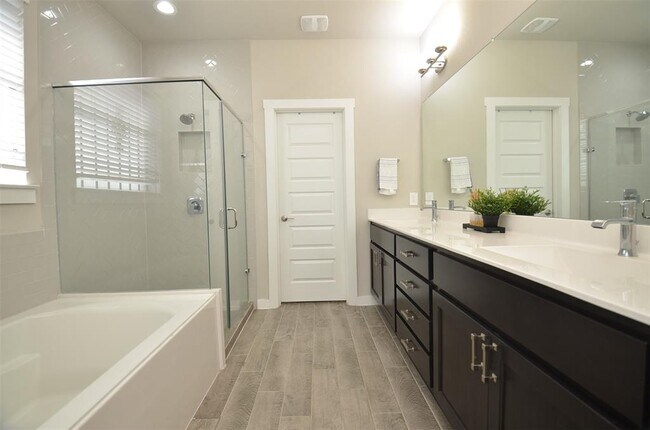 Building Photo - 28615 Halle Ray Dr