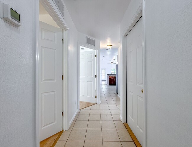 Building Photo - Renovated 3/2 House w/ New Paint/Flooring,...
