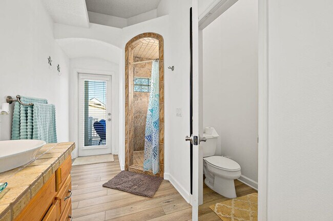 Building Photo - 42 Moody Dr