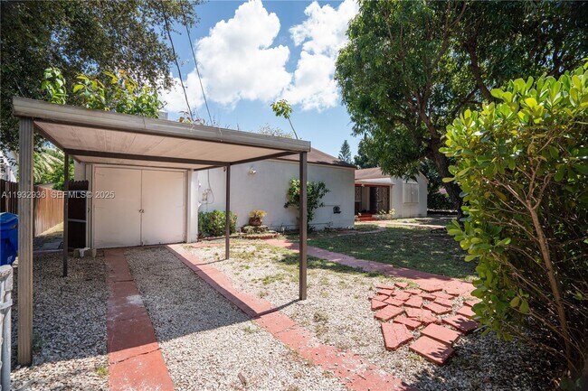 Building Photo - 435 SW 33rd Ave