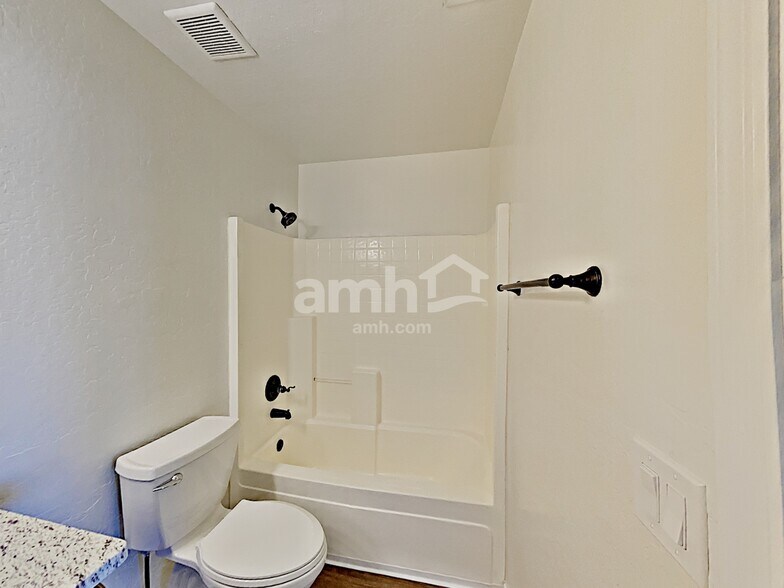 Building Photo - 13830 W Keim Dr