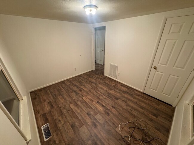 Building Photo - 2 Bedroom / 2 Bathroom house in Peoria wit...