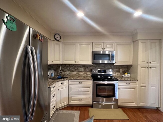 Building Photo - 202 Essex Ct