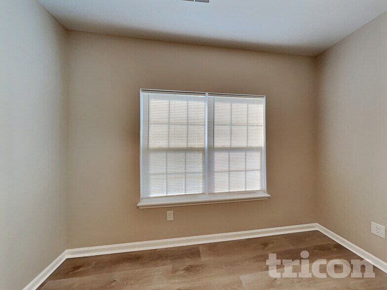 Building Photo - 10726 Crane Dr