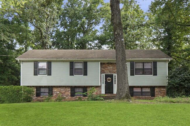 Building Photo - 129 Hickory St