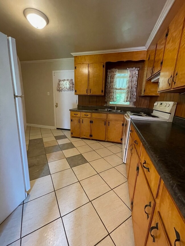 Building Photo - 2315 Finchley Dr