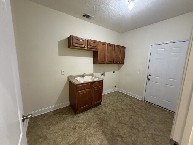 Building Photo - Home for Rent