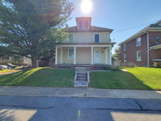 Building Photo - 13813 Village Mill Dr