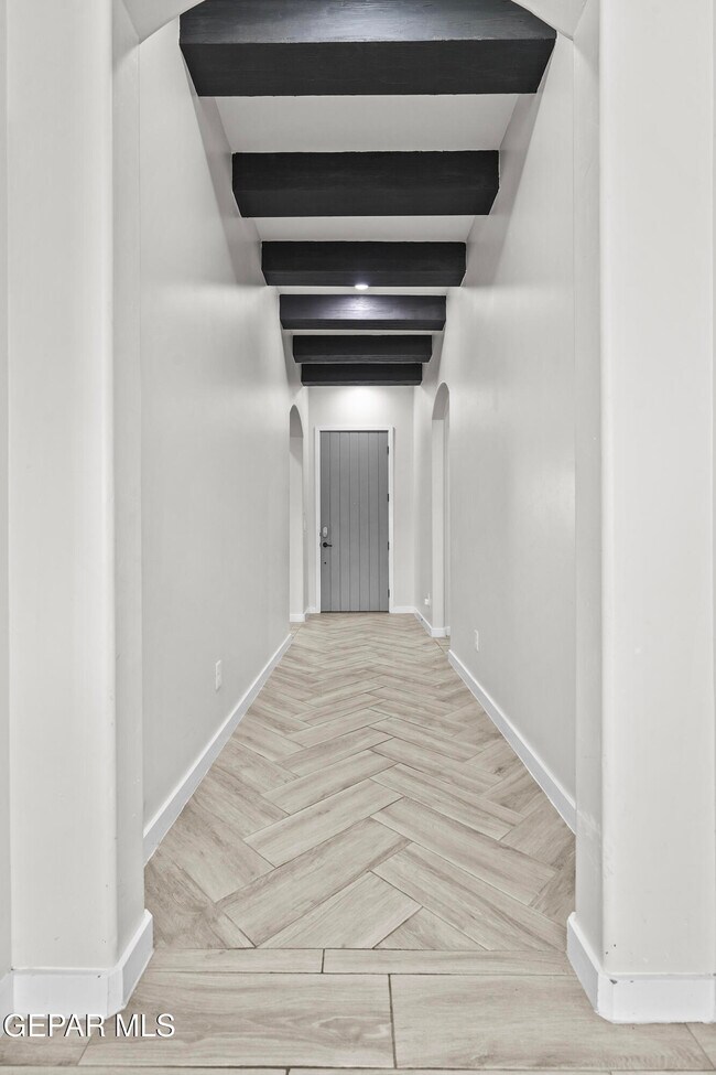 Building Photo - 12646 Amesbury