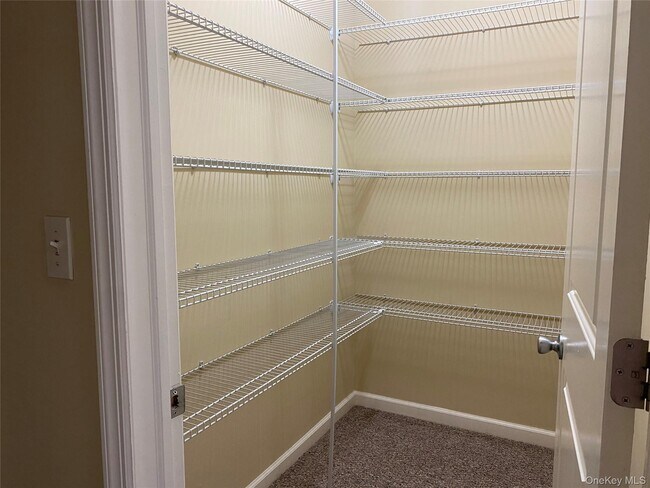 Building Photo - 11 Nicole Ct