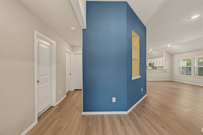 Building Photo - 2701 Sagedale Dr