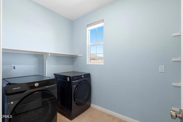 Building Photo - 528 Tibbetts St