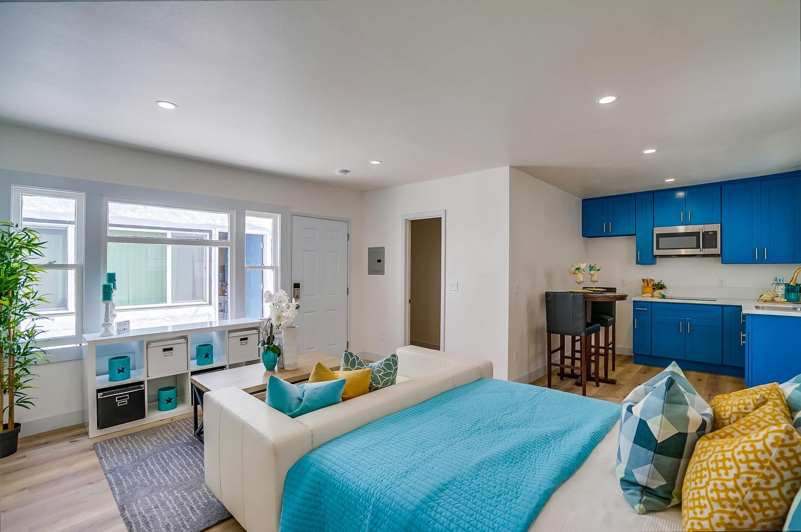 Building Photo - 1208 Daisy Ave