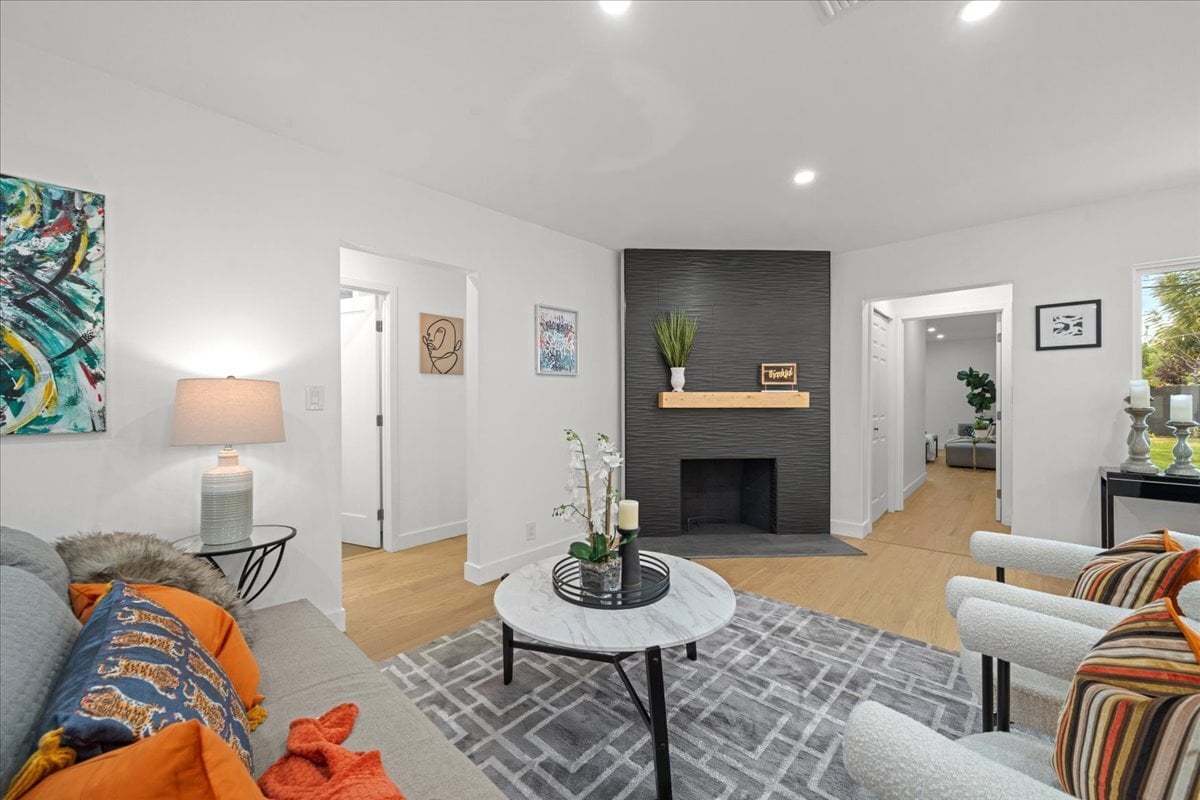 Building Photo - 5815 Saloma Ave