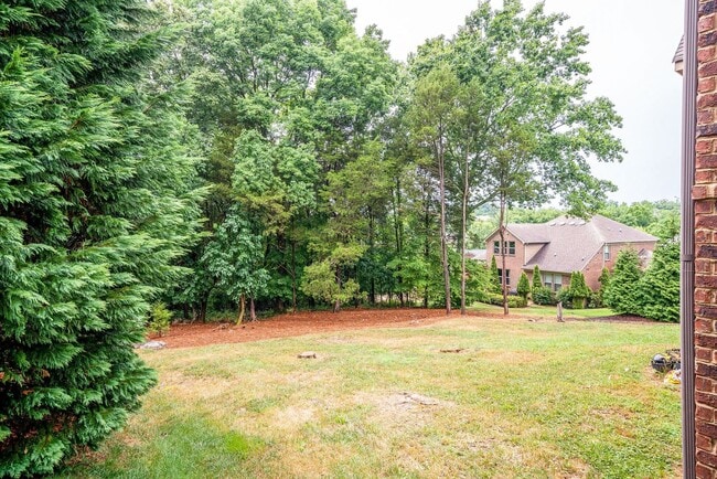 Building Photo - Custom built home in a great location in B...