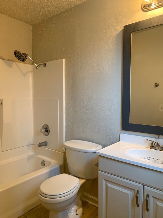 Building Photo - 4617 Lehigh St