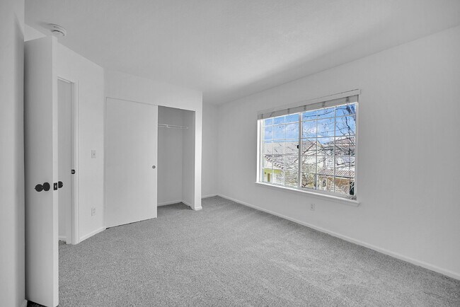 Building Photo - $2,640.95, $300 off the first month's rent, 4 Beds - 2 Bath, Single Family Home in Denver with 2-...