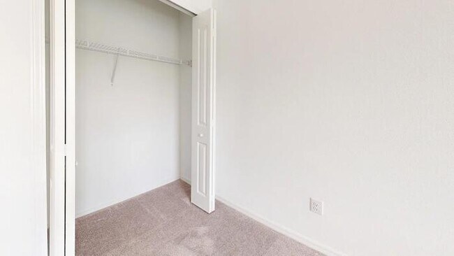 Building Photo - 5010 Capri Hbr Dr