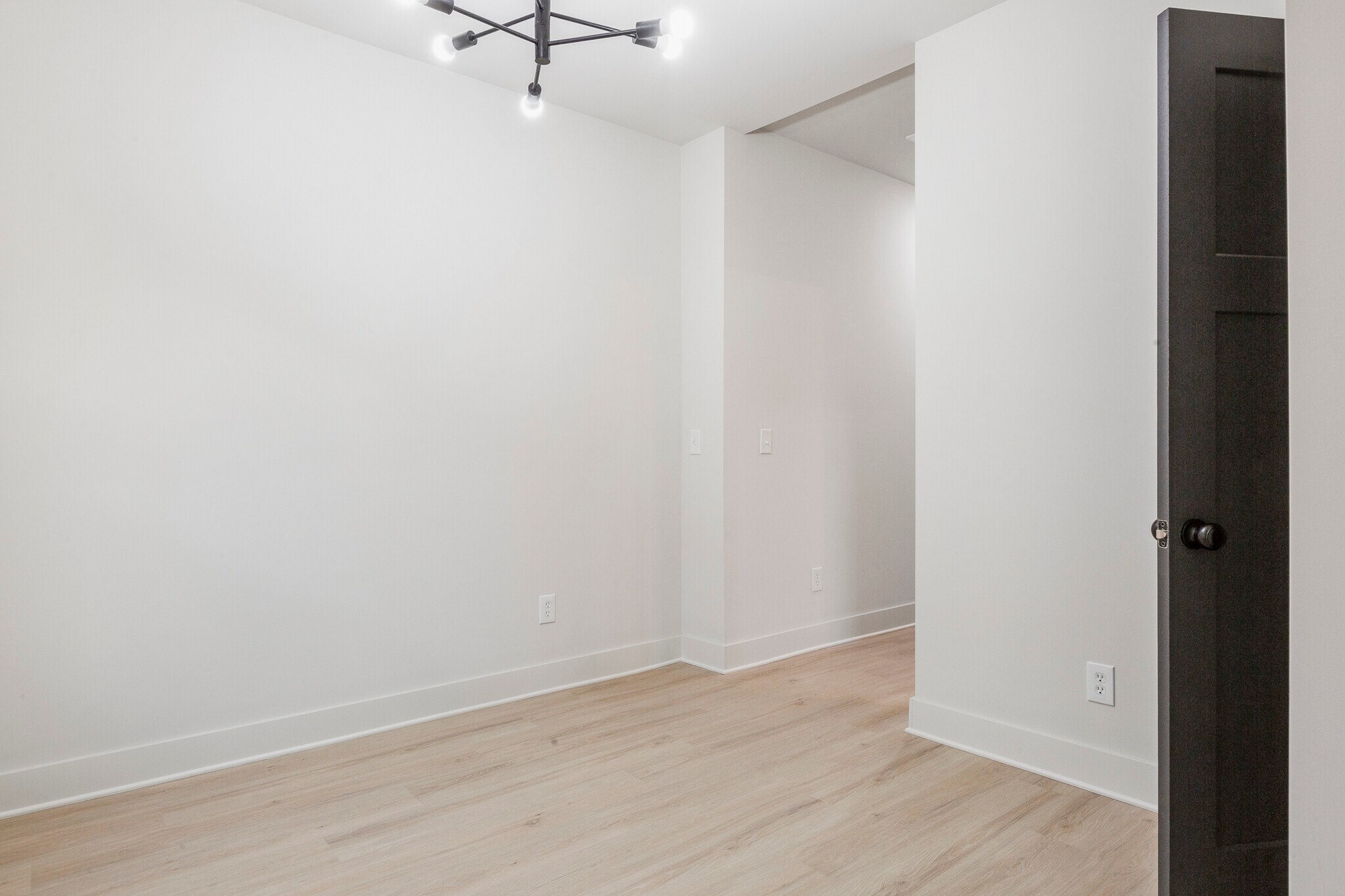 Living Room - 614 Vincennes St