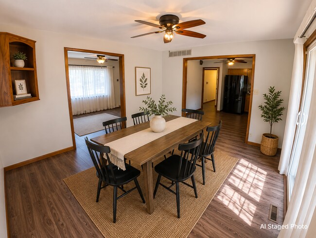Building Photo - 3027 Tamarak Dr