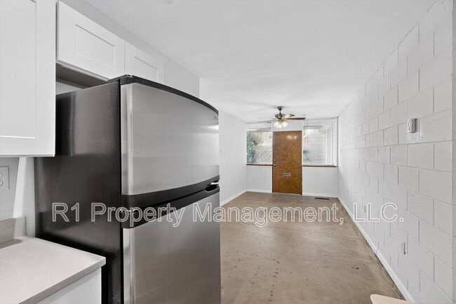 Building Photo - 301 Graceland Dr SE