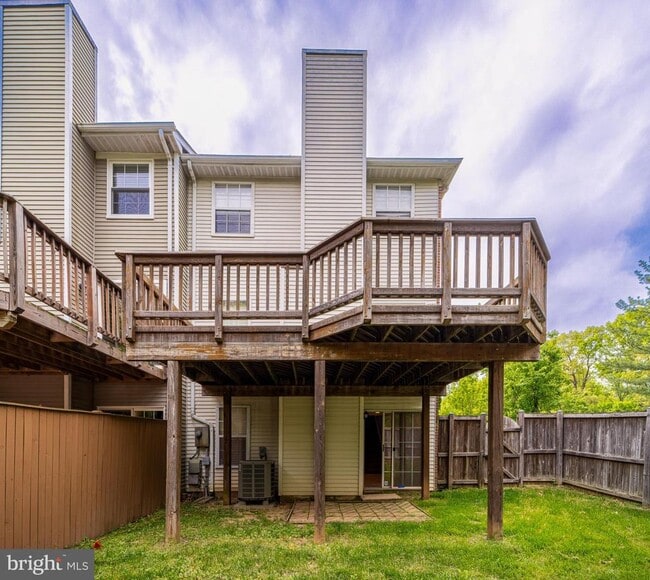 Building Photo - 8501 Blue Bird Woods Ct