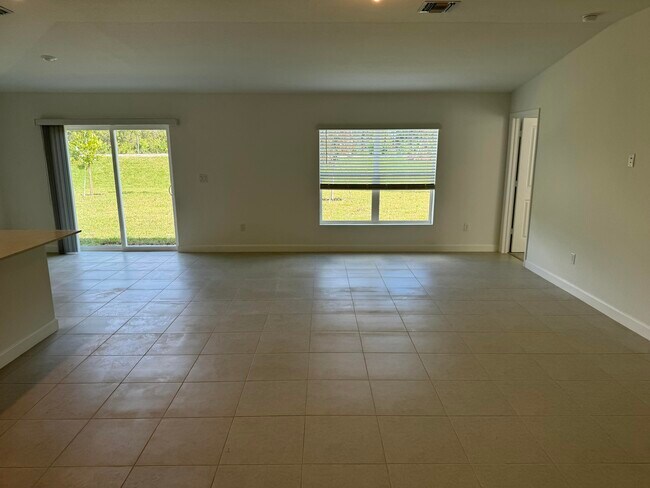 Building Photo - 10445 NW Suncrest Lp