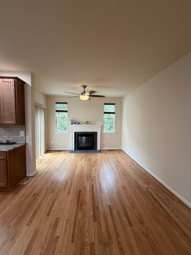 Building Photo - 7282 Mockingbird Cir