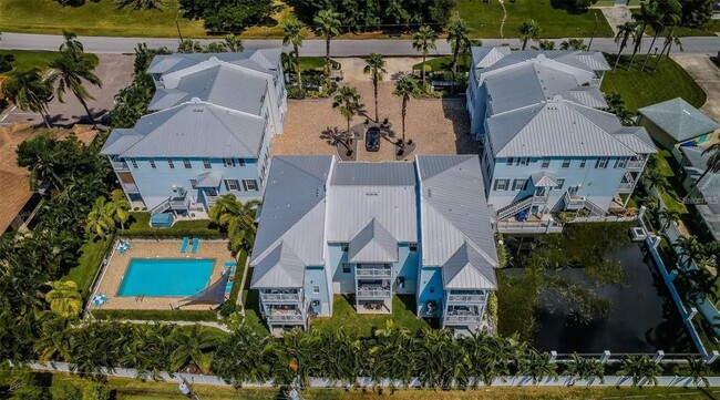 Building Photo - 7004 Grevilla Ave S