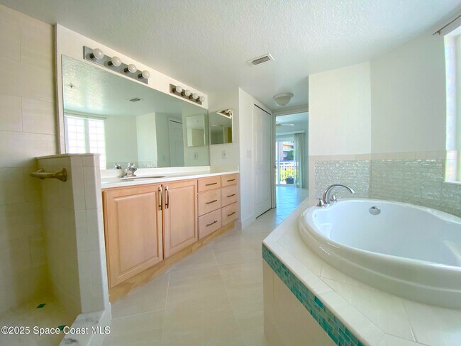 Building Photo - 2035 Jimmy Buffett Mem Hwy