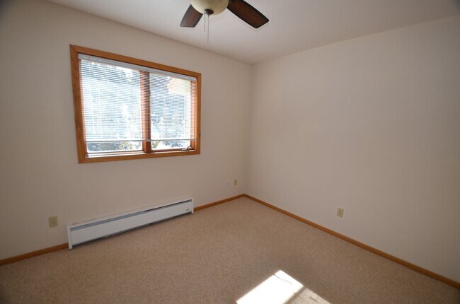 Building Photo - 416 Fuller Placer Rd