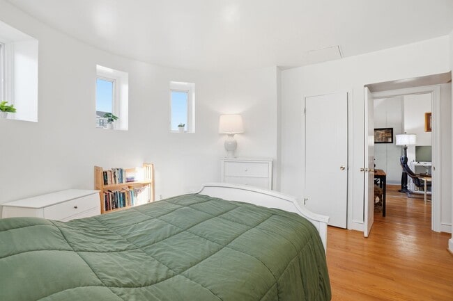 Building Photo - Charming Historic Capitol Hill Loft | 1 BR + Lofted Bedroom