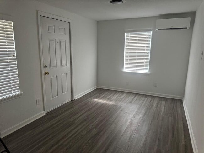 Building Photo - 11653 Wallisville Rd