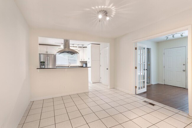 Building Photo - OPEN HOUSE:Spacious 3 beds & 3 Full Baths ...