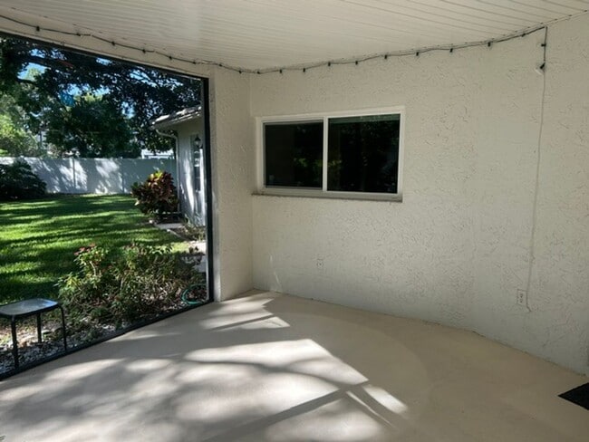 Building Photo - 3/2 available now! Welcome home!